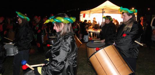 Les joueurs de batucada dans le parc Lesdiguières lors du carnaval en février 2010