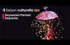 Homme Sous un parapluie avec confettis